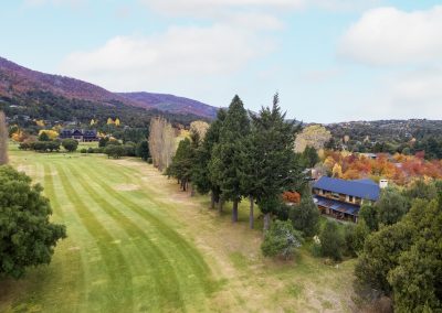 Casa desde arriba con golf